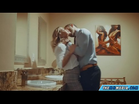 ❤️ Nalika pirang semok seduces sampeyan ing toilet umum Video kurang ajar ing kita% jv.cbddeluxe.top% ﹏
